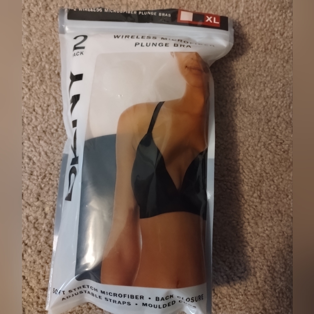 DKNY Wireless Soft Stretch Microfiber Plunge Bra 2-Pack Nude/Black Size XL.